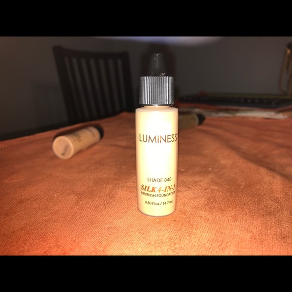 Luminess silk 4 in 1 foundation shade 40 - Picture 2 of 3